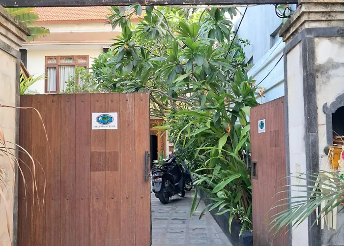 Surfaris On Poppies 2 Apartahotel Legian